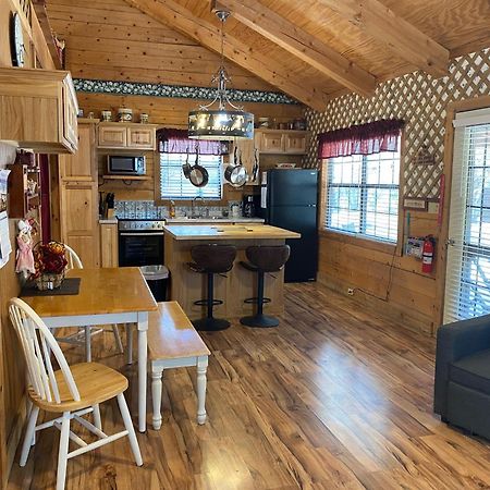 A Peace Of Heaven Cabins And Rv Vanderpool Exterior photo