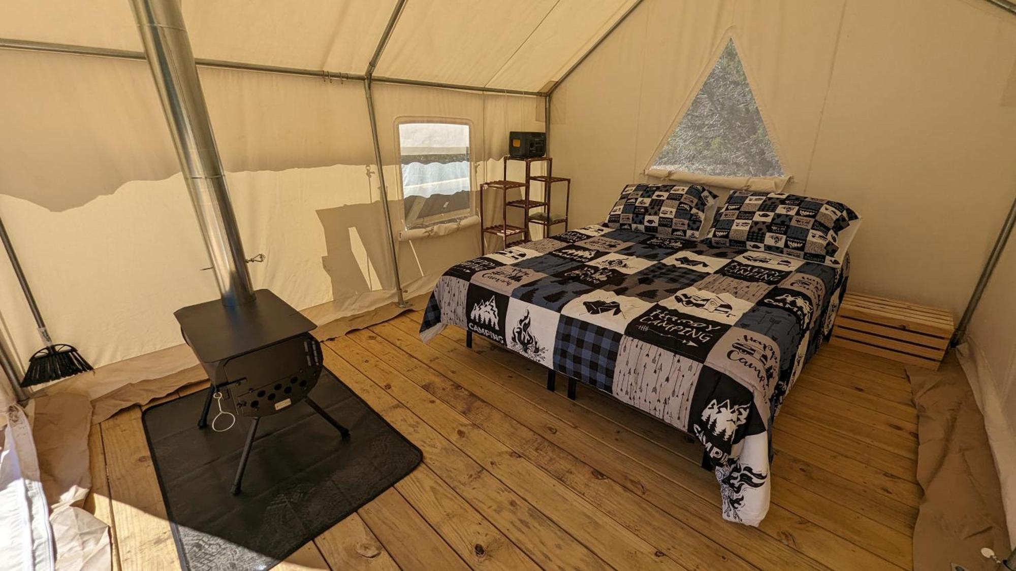 A Peace Of Heaven Cabins And Rv Vanderpool Exterior photo