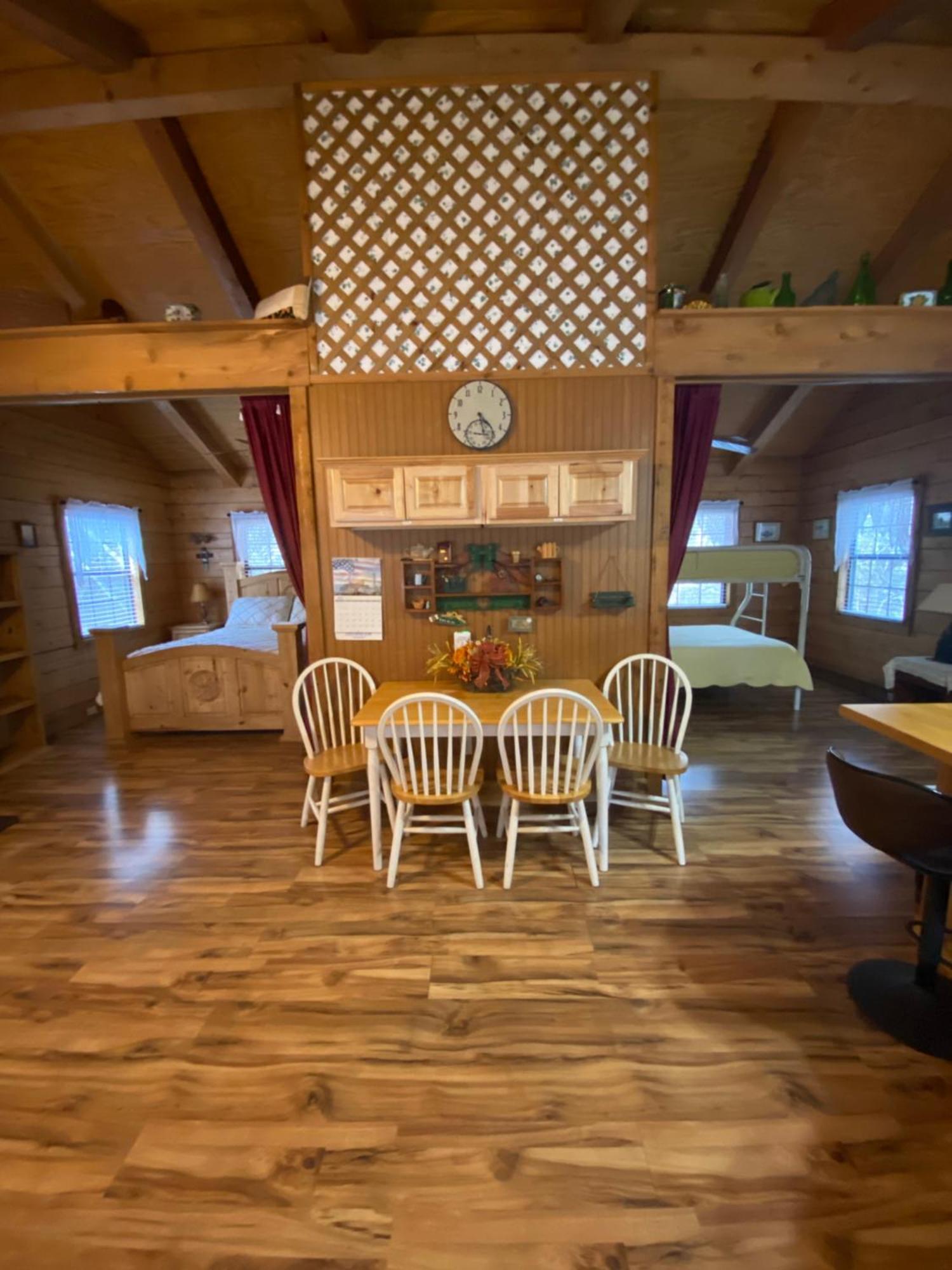 A Peace Of Heaven Cabins And Rv Vanderpool Exterior photo